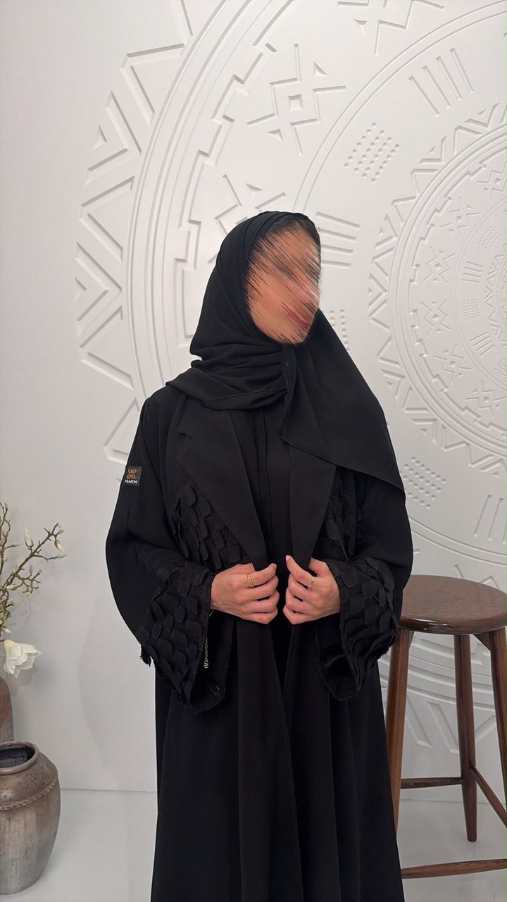  عباية رموش سديري بنقشة مربعات 