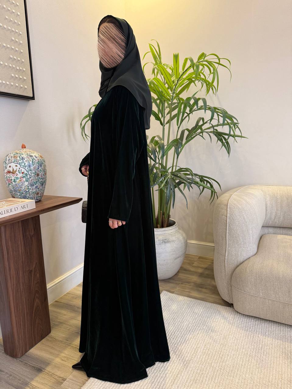  عباية مخمل دبل كلوش سادة 