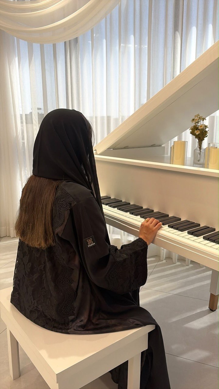  عباية كريب تدخيلات جاكار مع دانتيل  