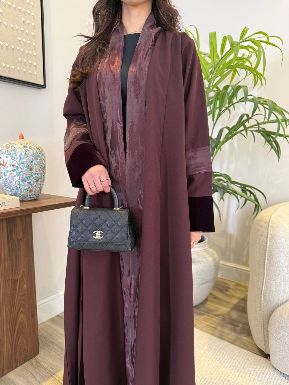  عباية كتان بتدخيلات مخمل وجاكار 