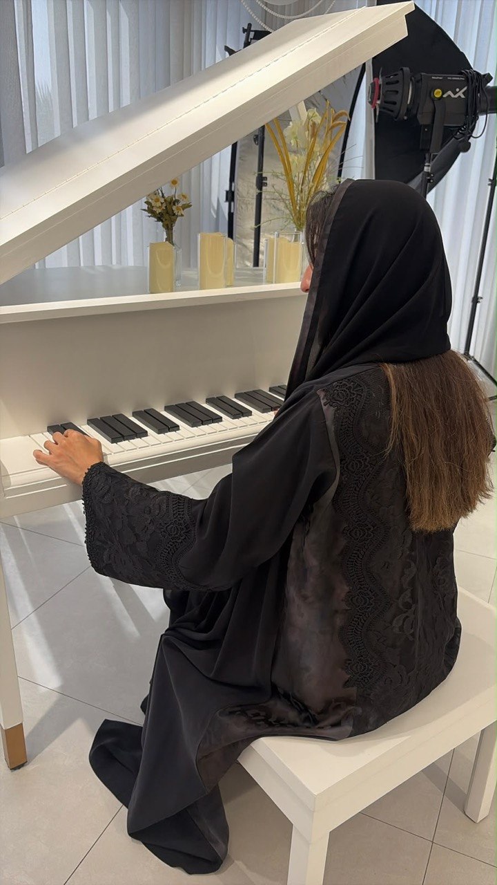  عباية كريب تدخيلات جاكار مع دانتيل  