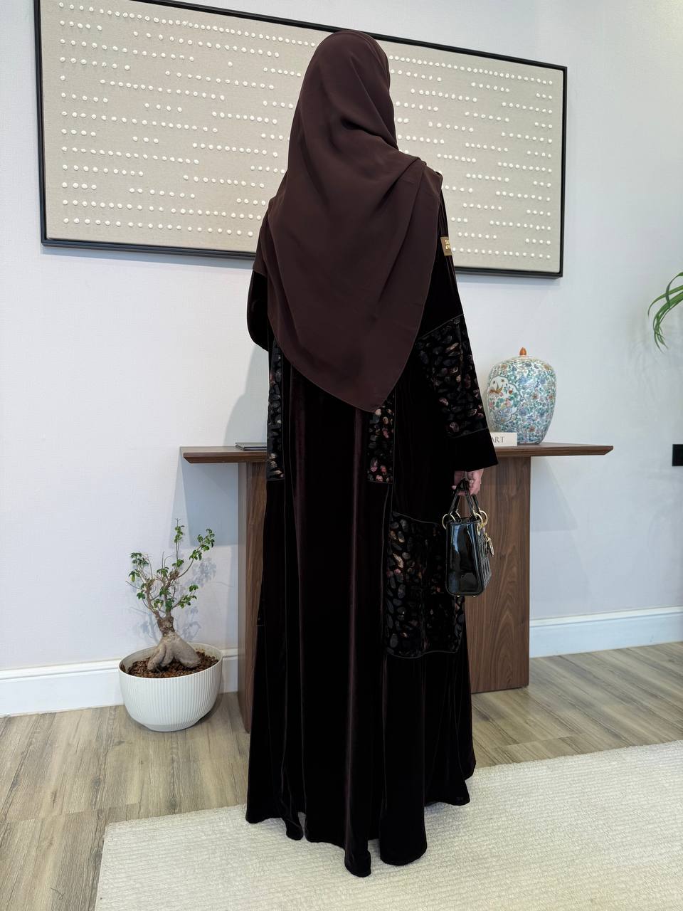  عباية مخمل تدخيلات مخمل منقط 