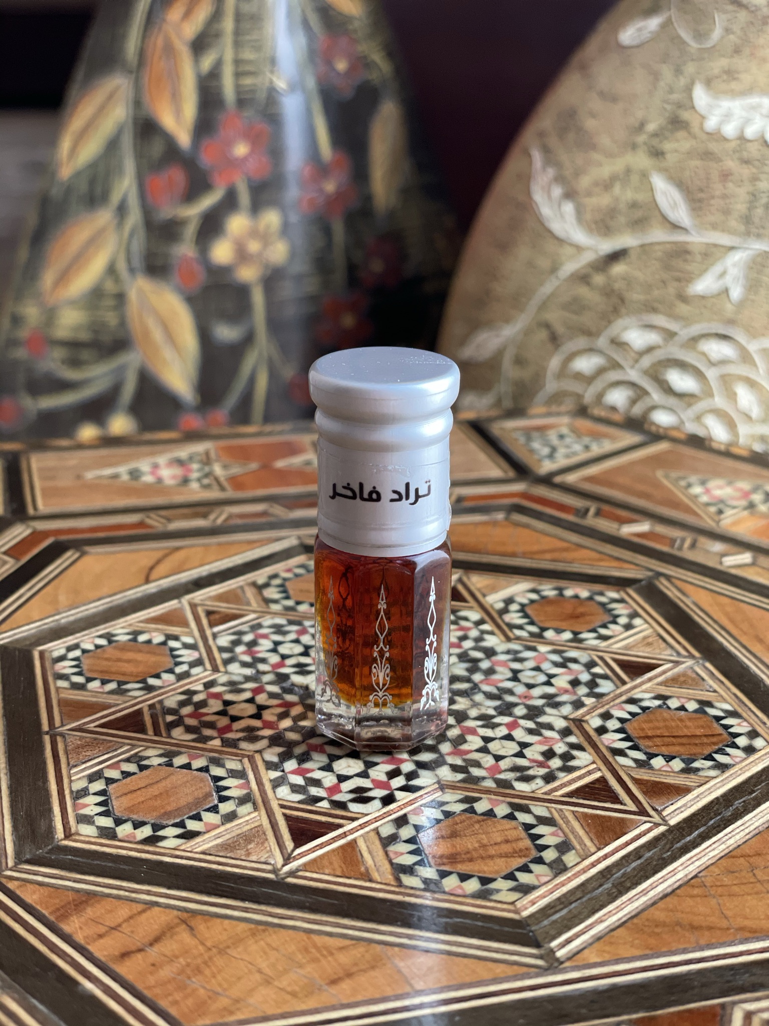 دهن عود تراد