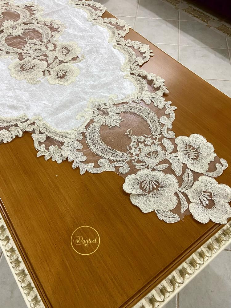  طقم أغطية طاولات مطرزة - دانتيل | تصميم كريمي فاخر 