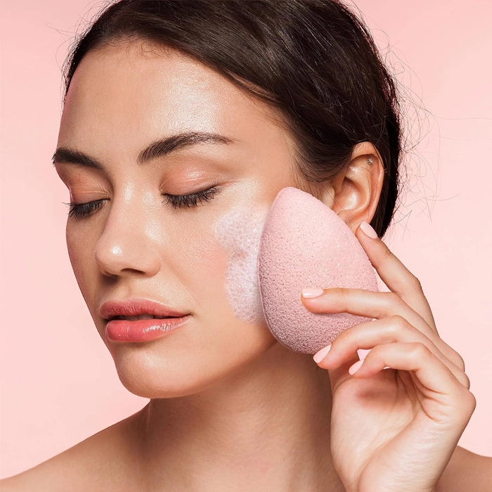  Sponge and facial cleanser and skin care tool - Real Techniques 