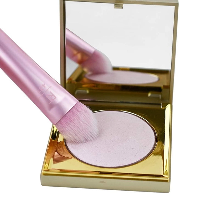  Light Highlight Layer Brush - Real Techniques 