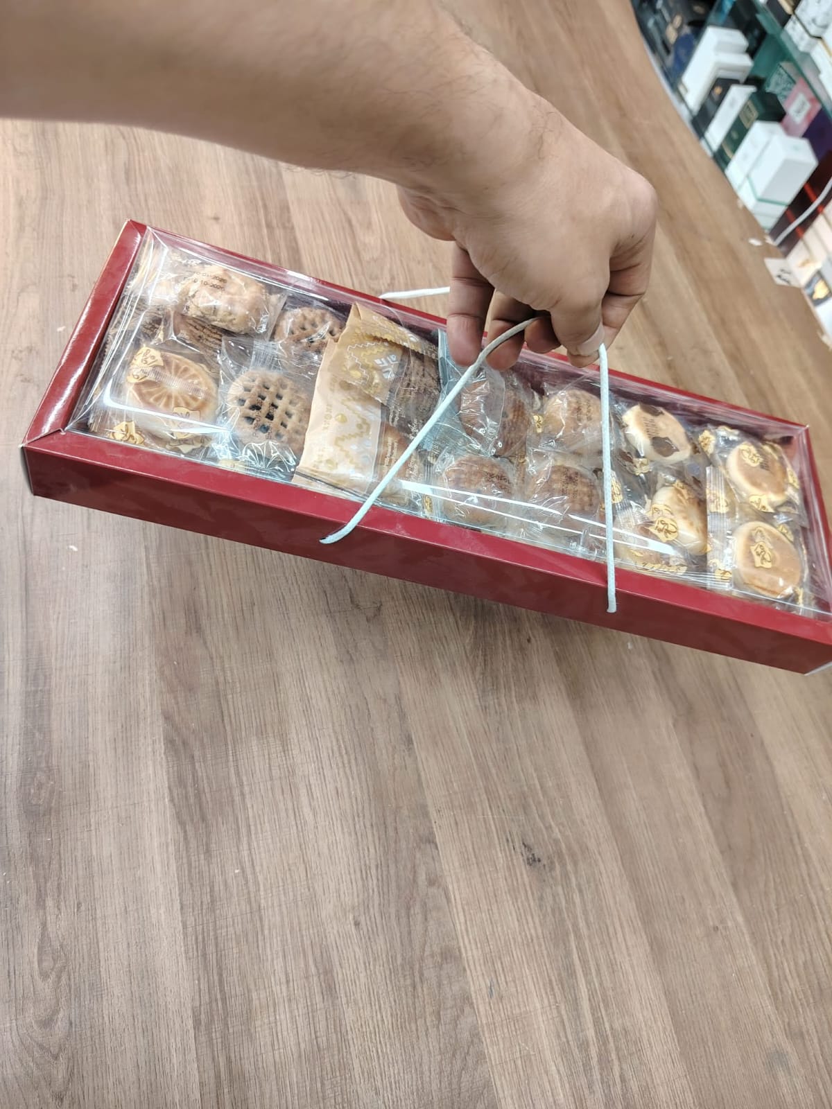 بوكس جاهز شفاف بالحبل 46*17*5 نبيتي