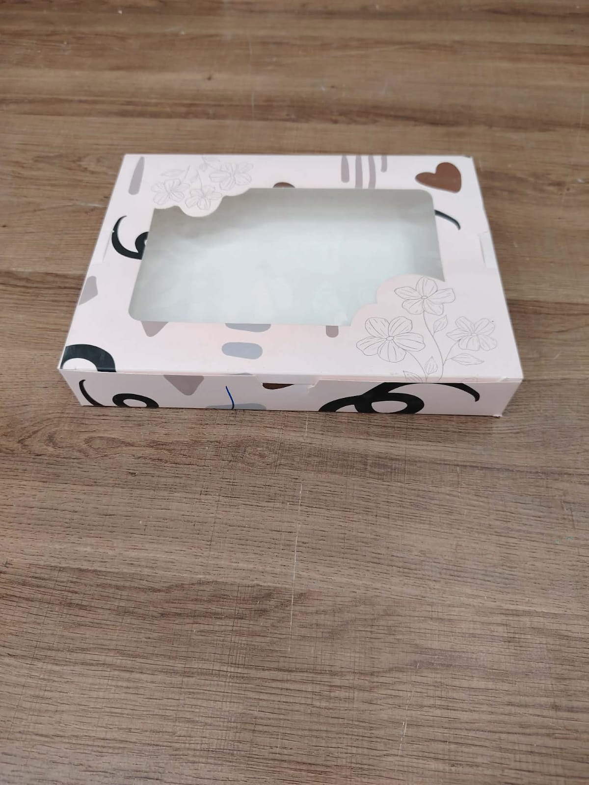 بوكس جاهز غطاء متصل 28*20*4