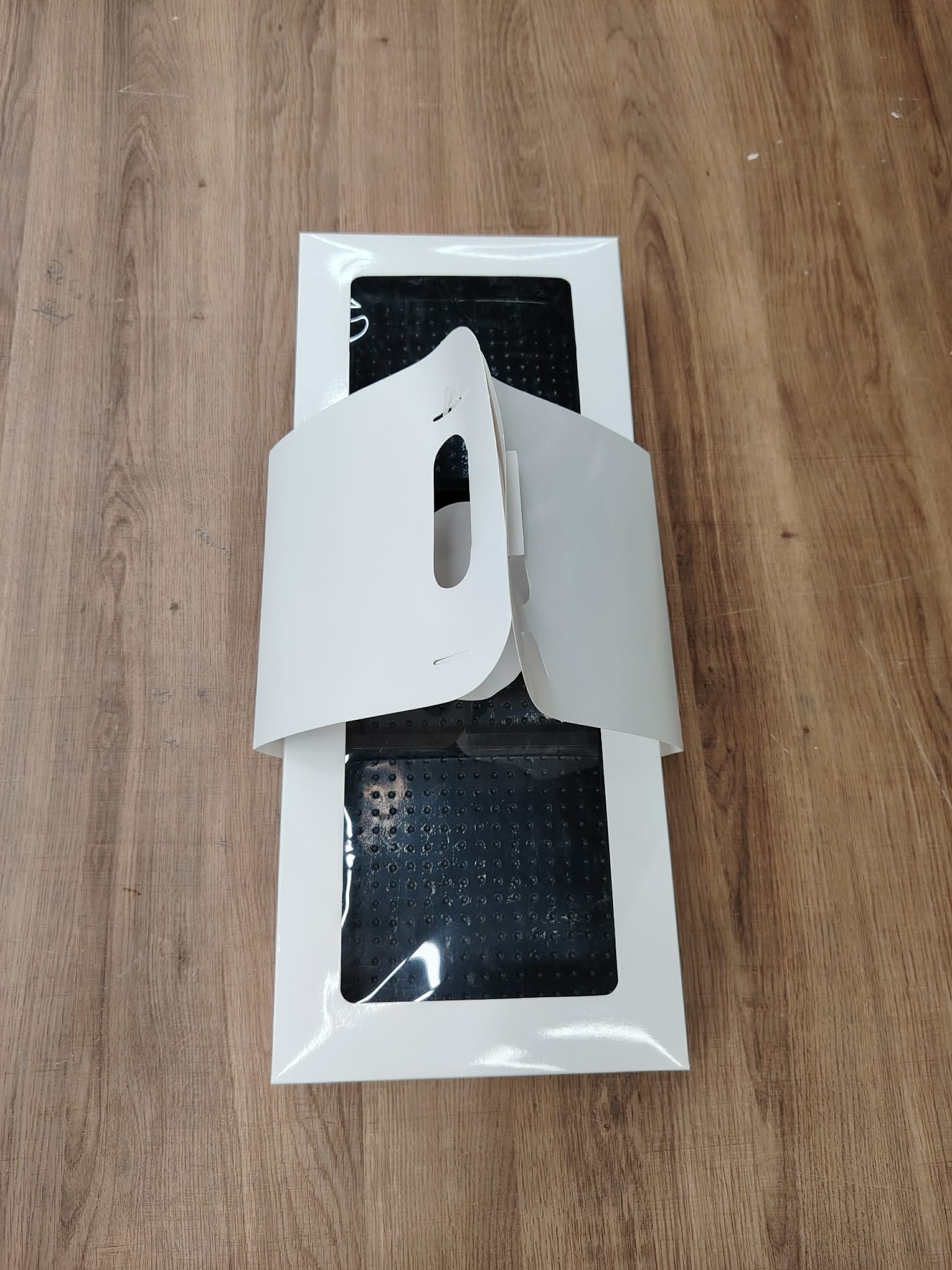 بوكس جاهز قاعده وغطاء بالتقسيمات الحامل 50*20*4
