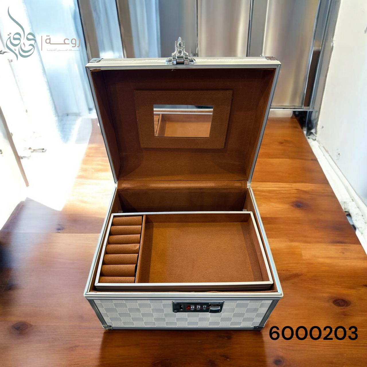 شنط تنظيم مستحضرات التجميل والاكسسوار  لون ابيض