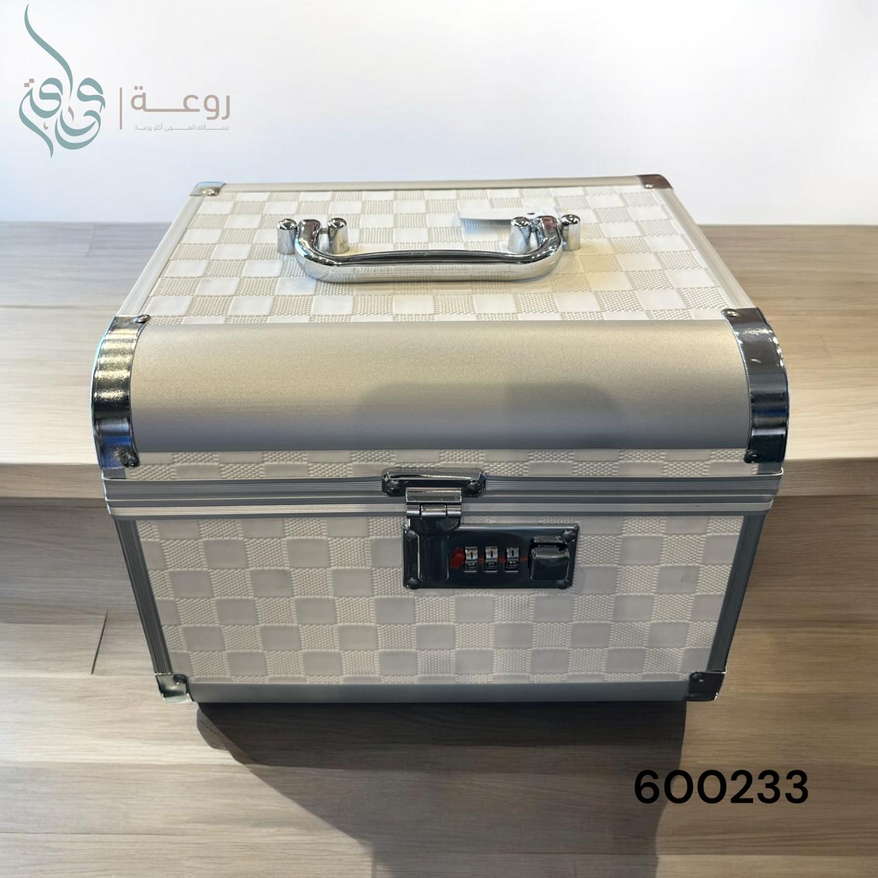 شنط تنظيم مستحضرات التجميل والاكسسوار  لون ابيض