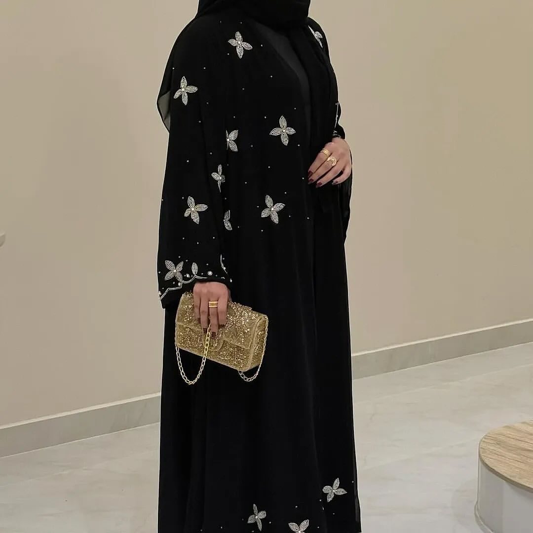 عبايات سوداء فخمة