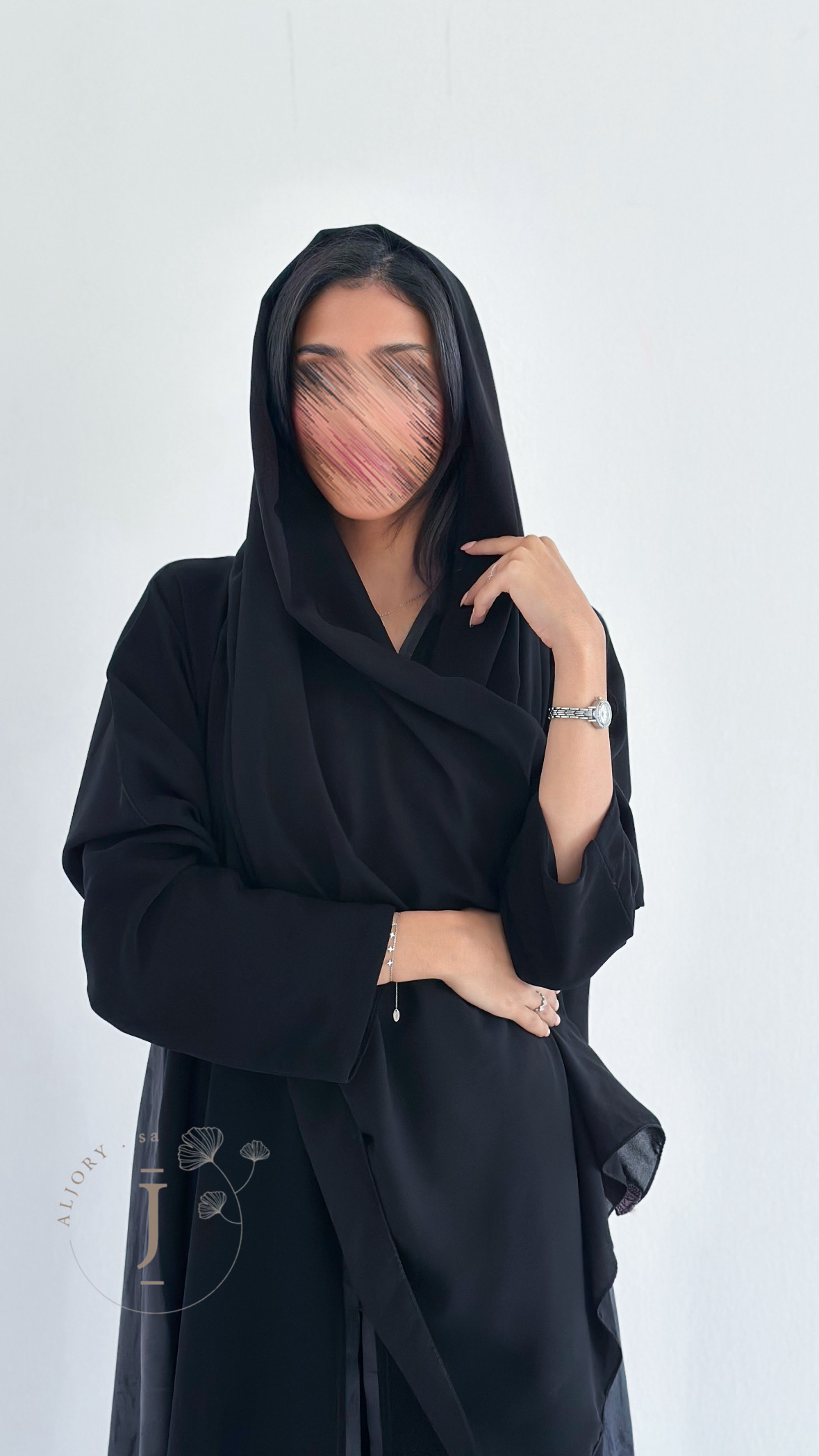عباية سوداء مفتوحة
