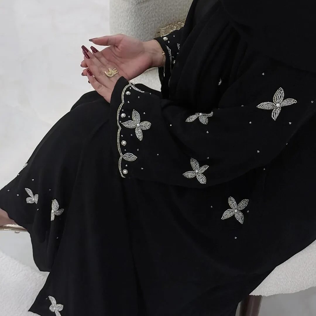 عبايات سوداء فخمة