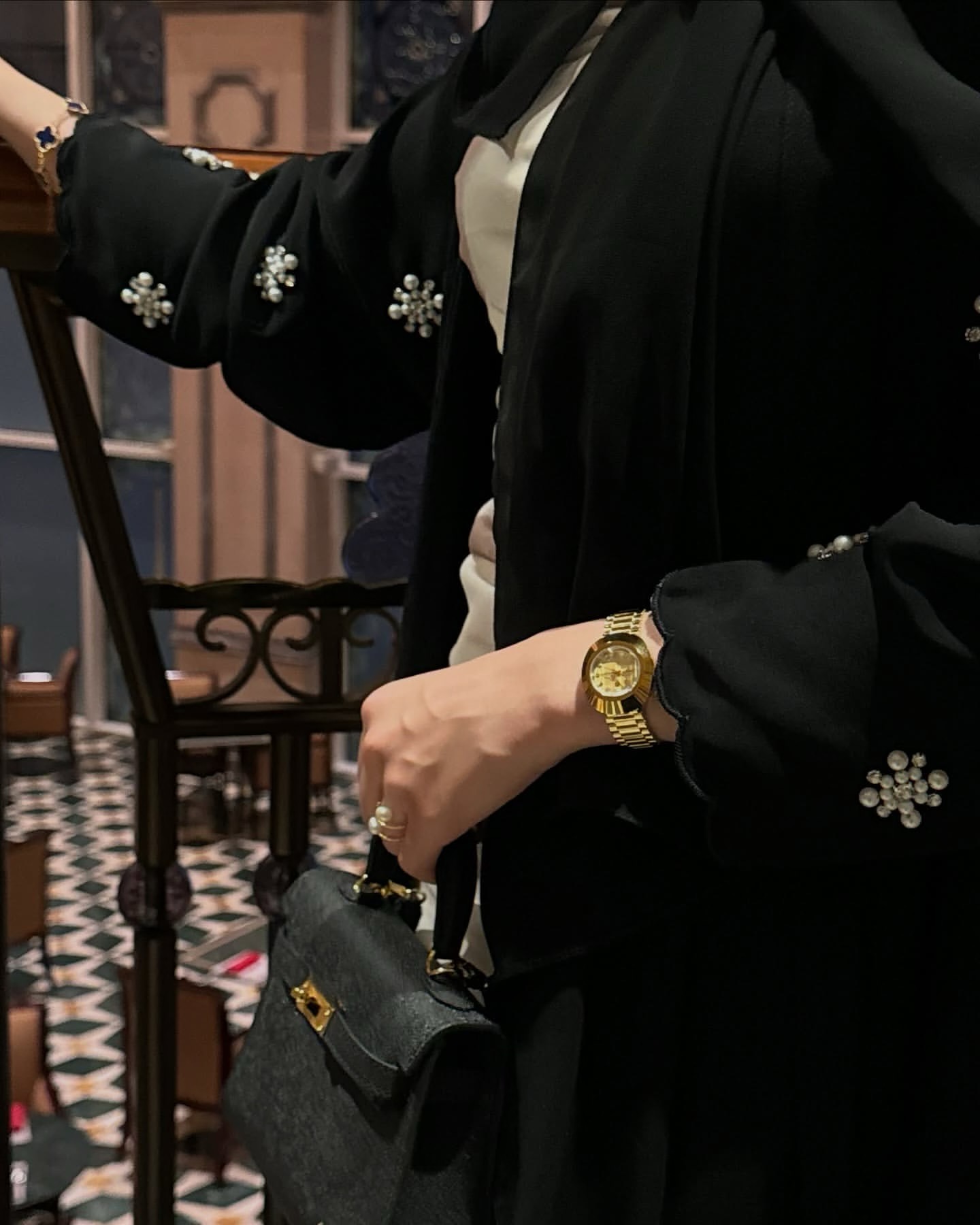 عبايات تطريز ابيض