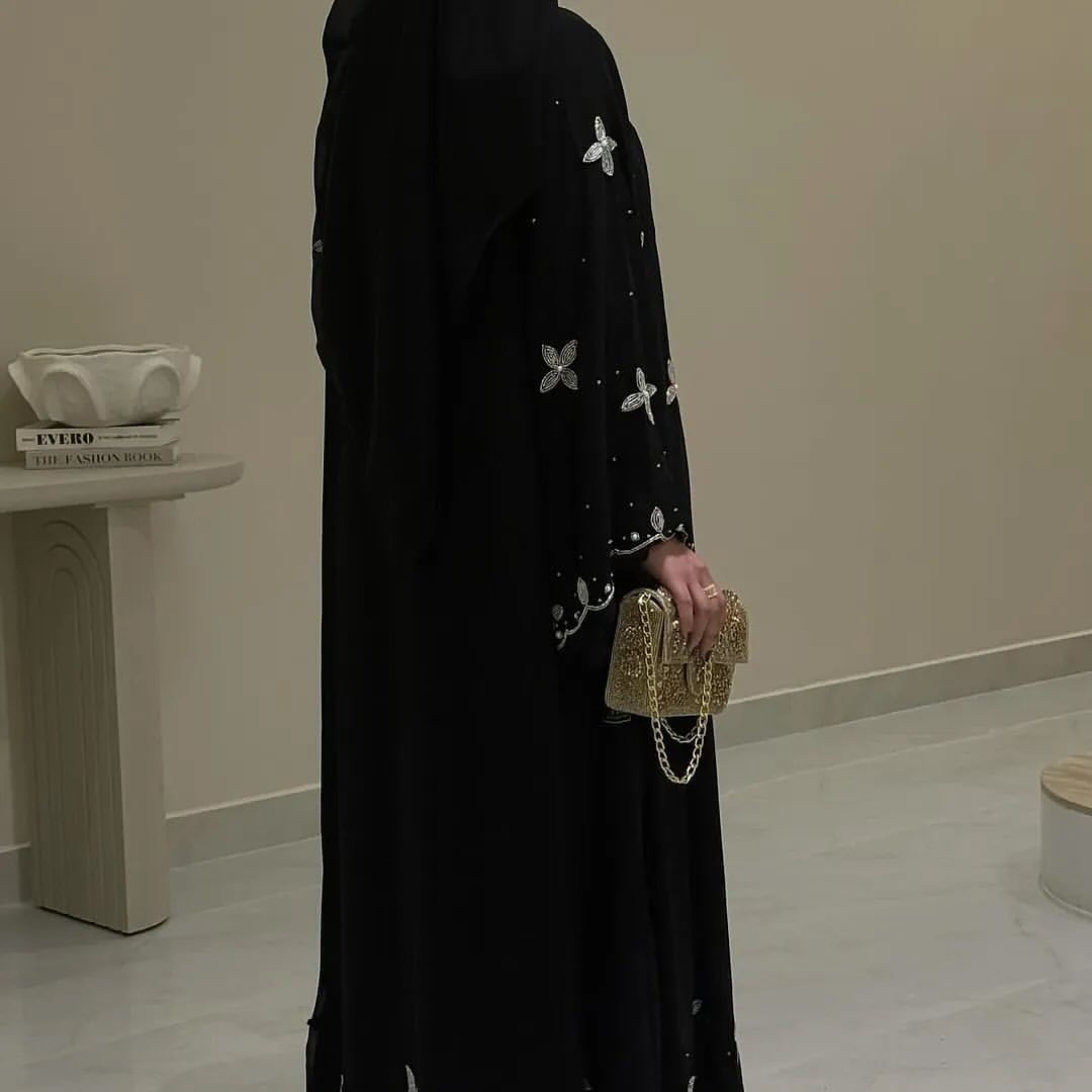 عبايات سوداء فخمة