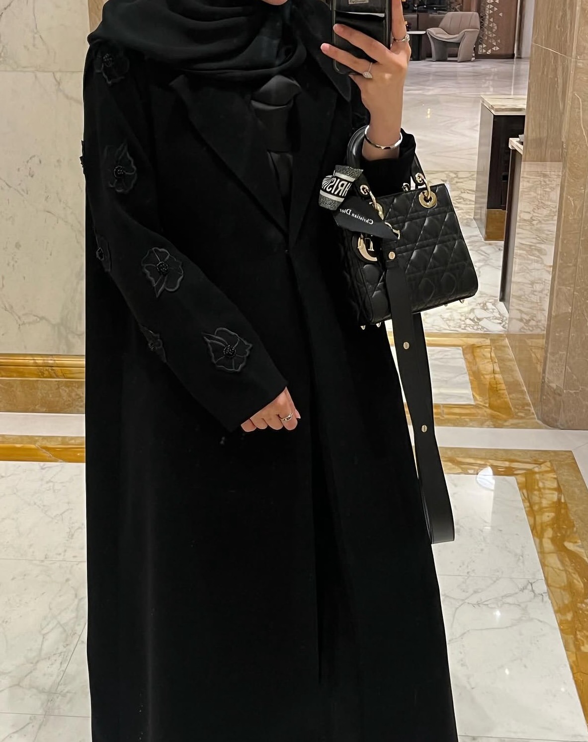 عباية تطريز اسود