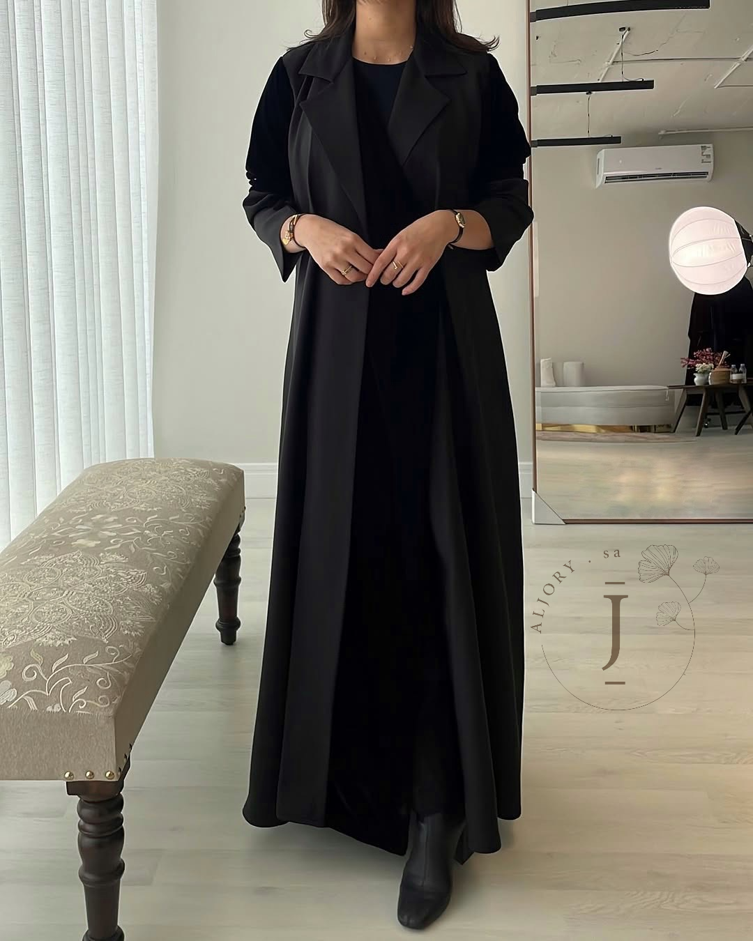 عباية مخمل اسود