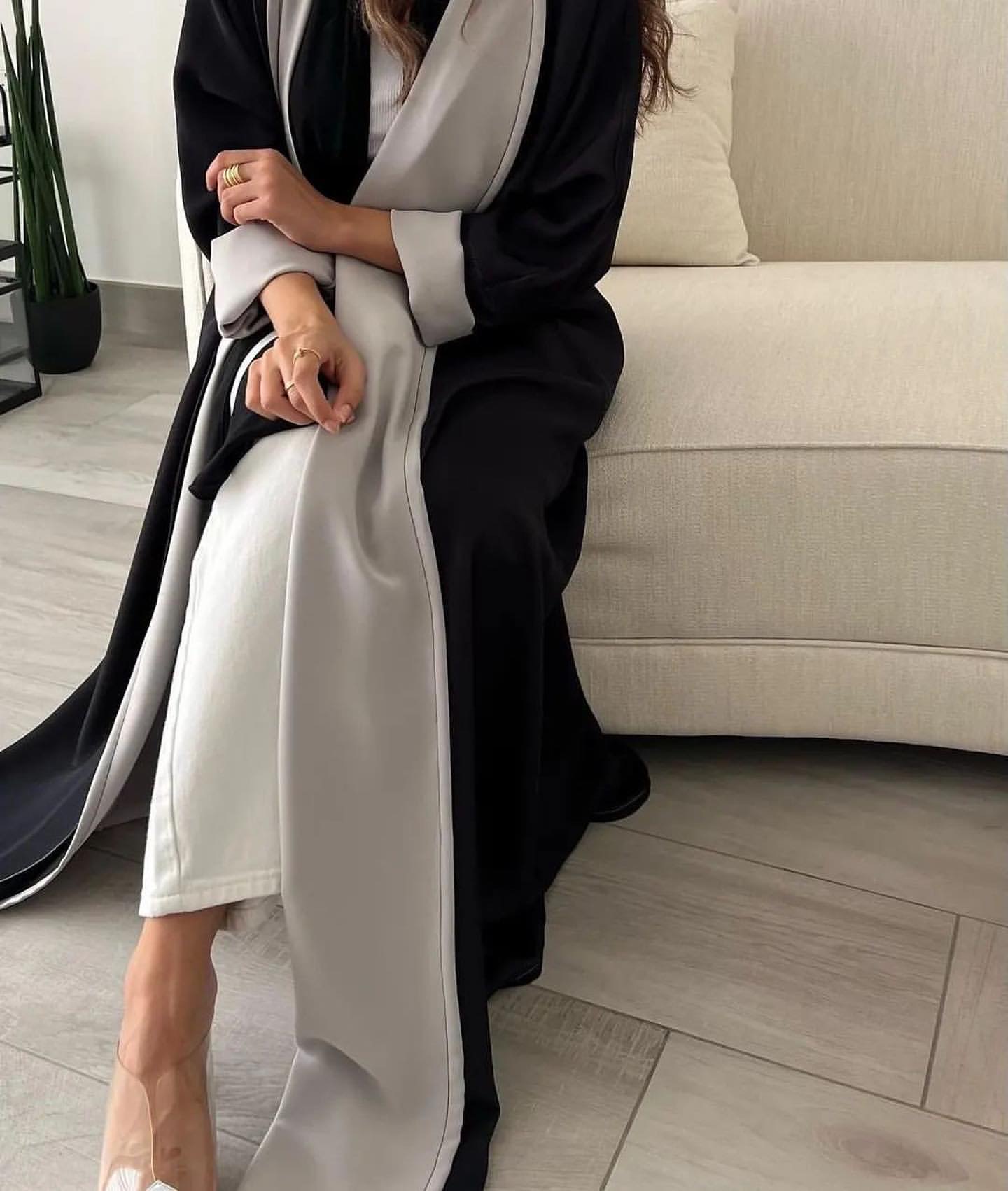 عبايات ملونة سادة