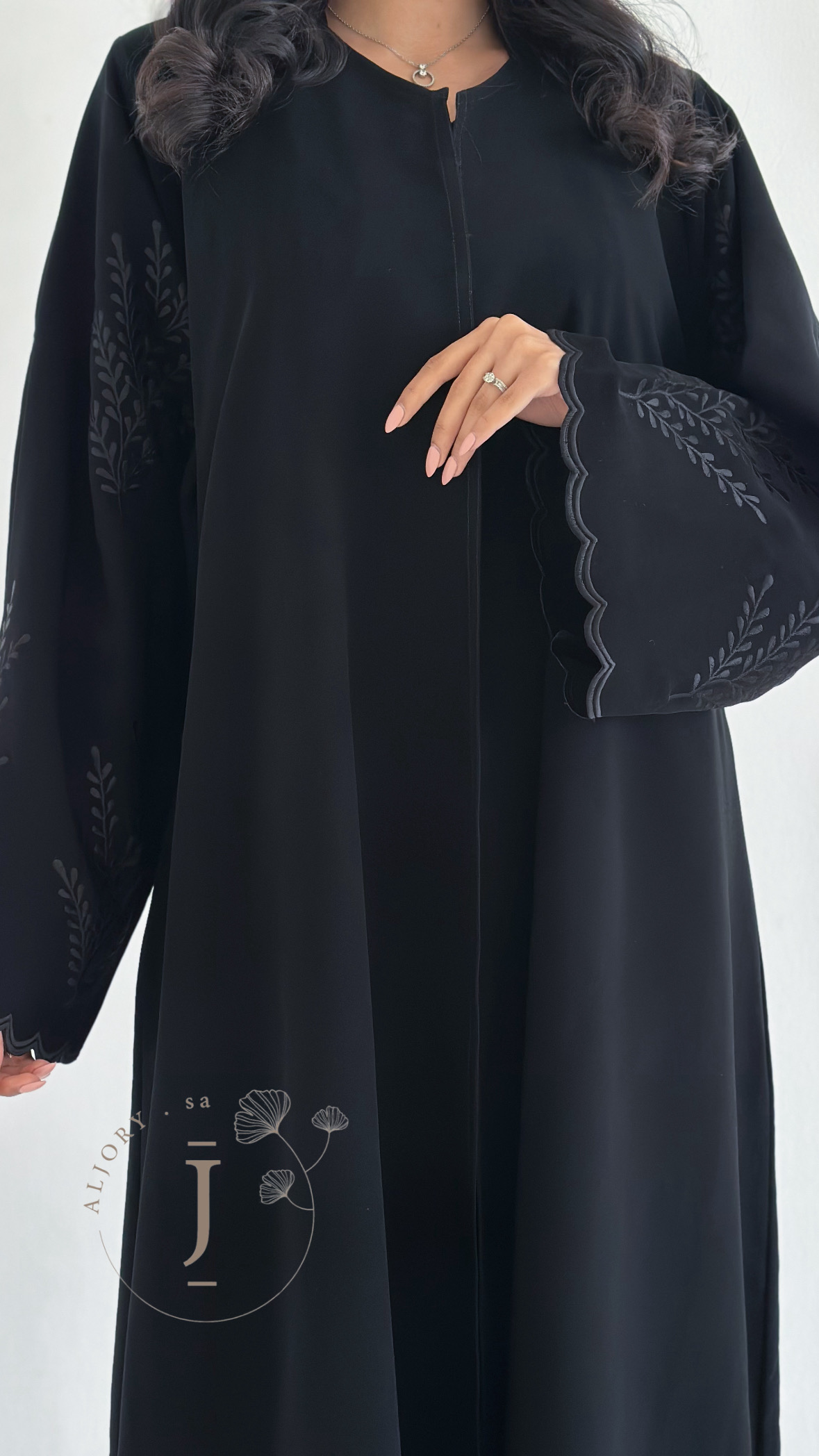 عباية تطريز اسود