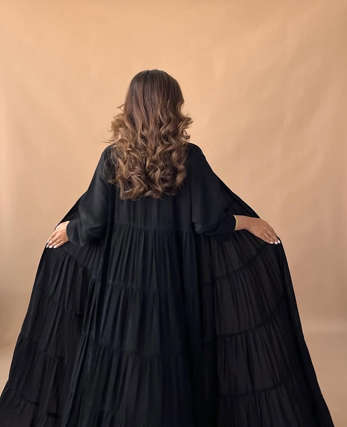 عبايات كلوش سوداء