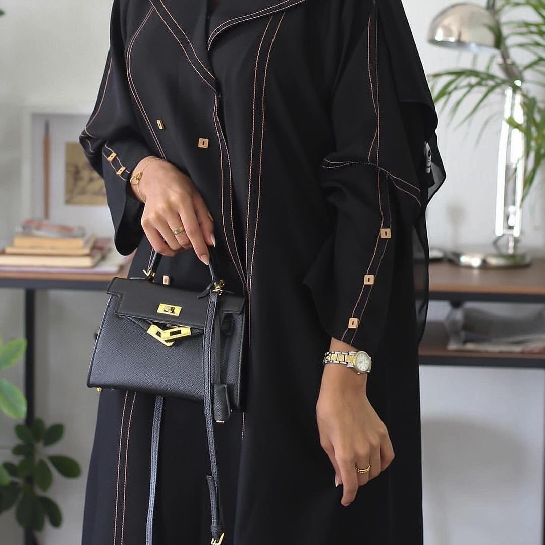عبايات مزخرفة