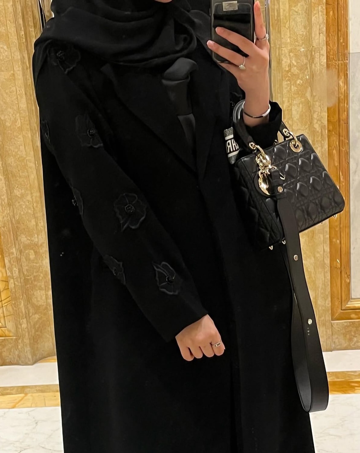 عباية تطريز اسود