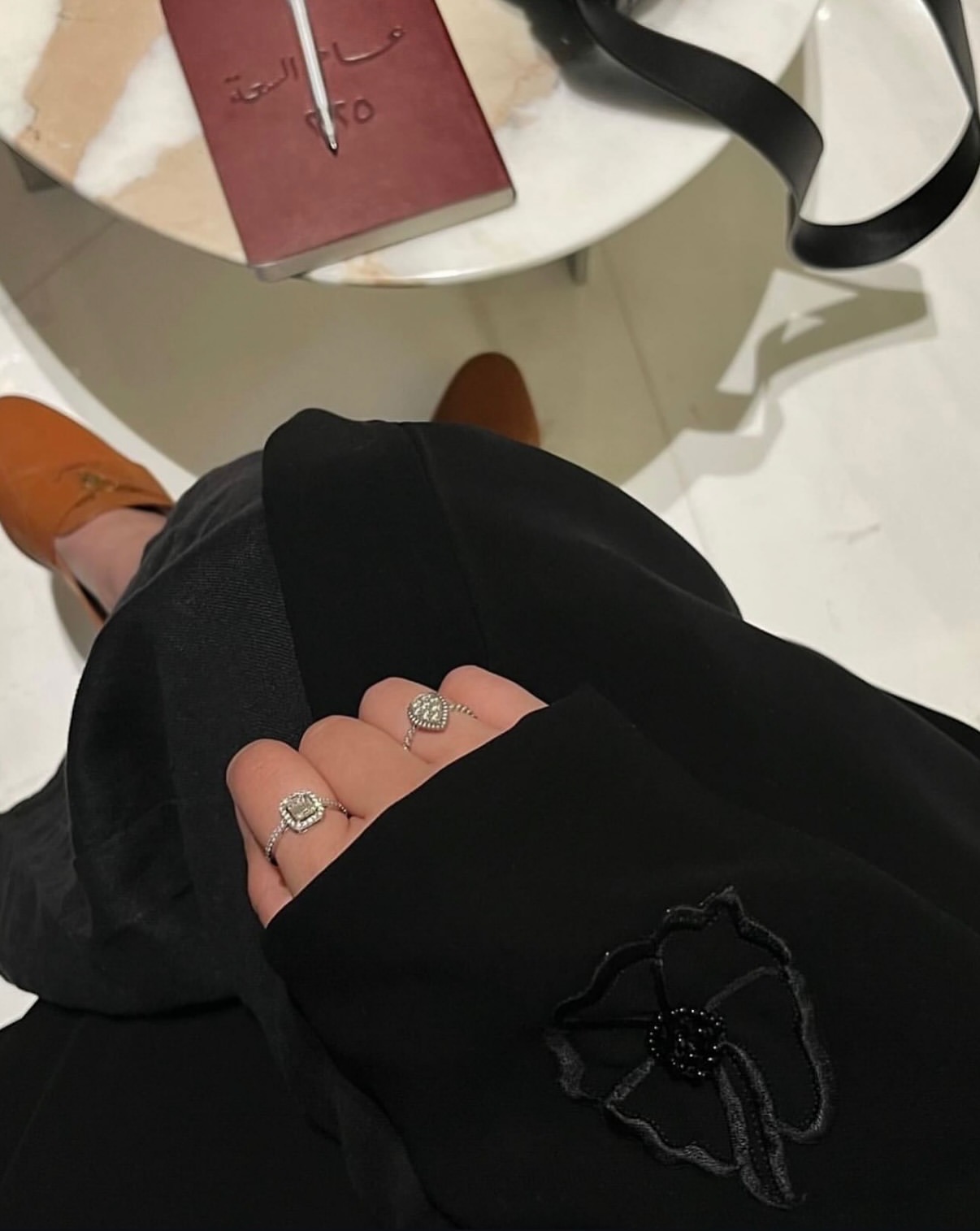 عباية تطريز اسود