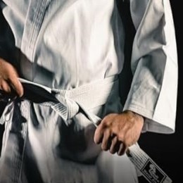 رياضة الفنون القتالية ومستلزماتها