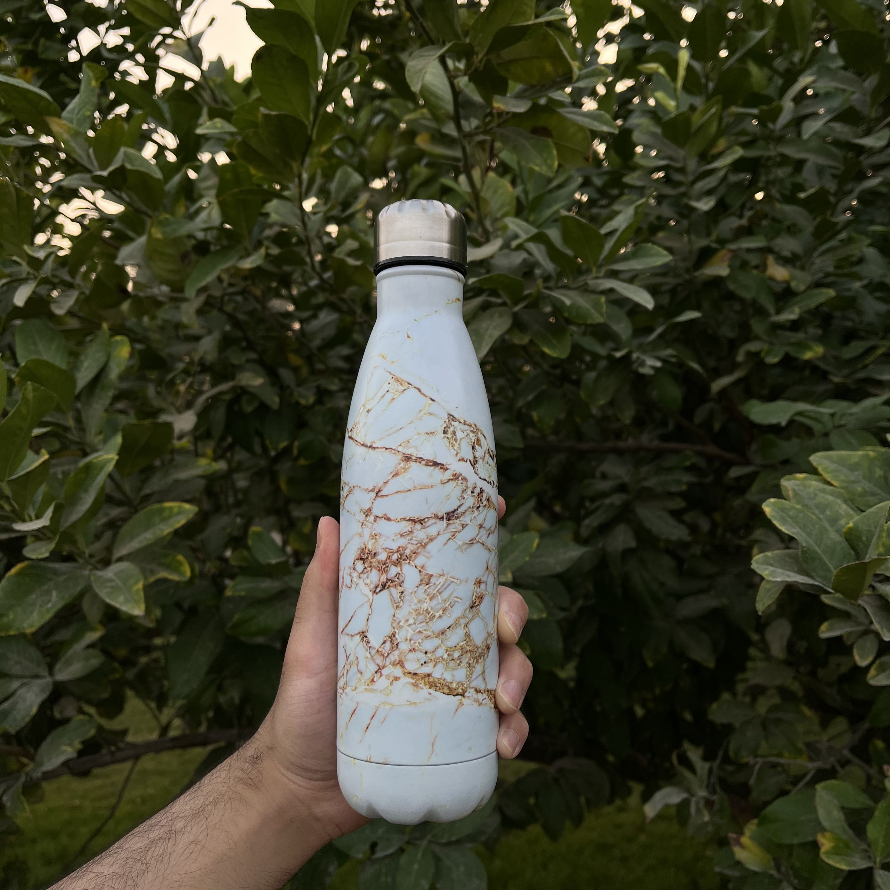 Sleek, Modern Bottle with Elegant Design