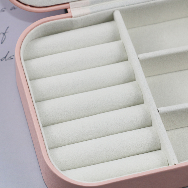 Durable zipper keeps jewelry secure