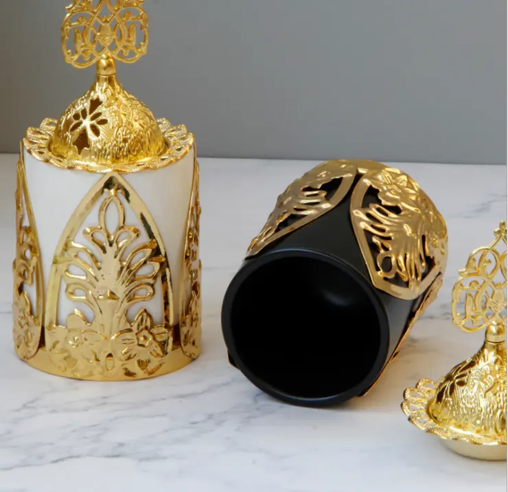 Ceramic burners in chic black and white tones