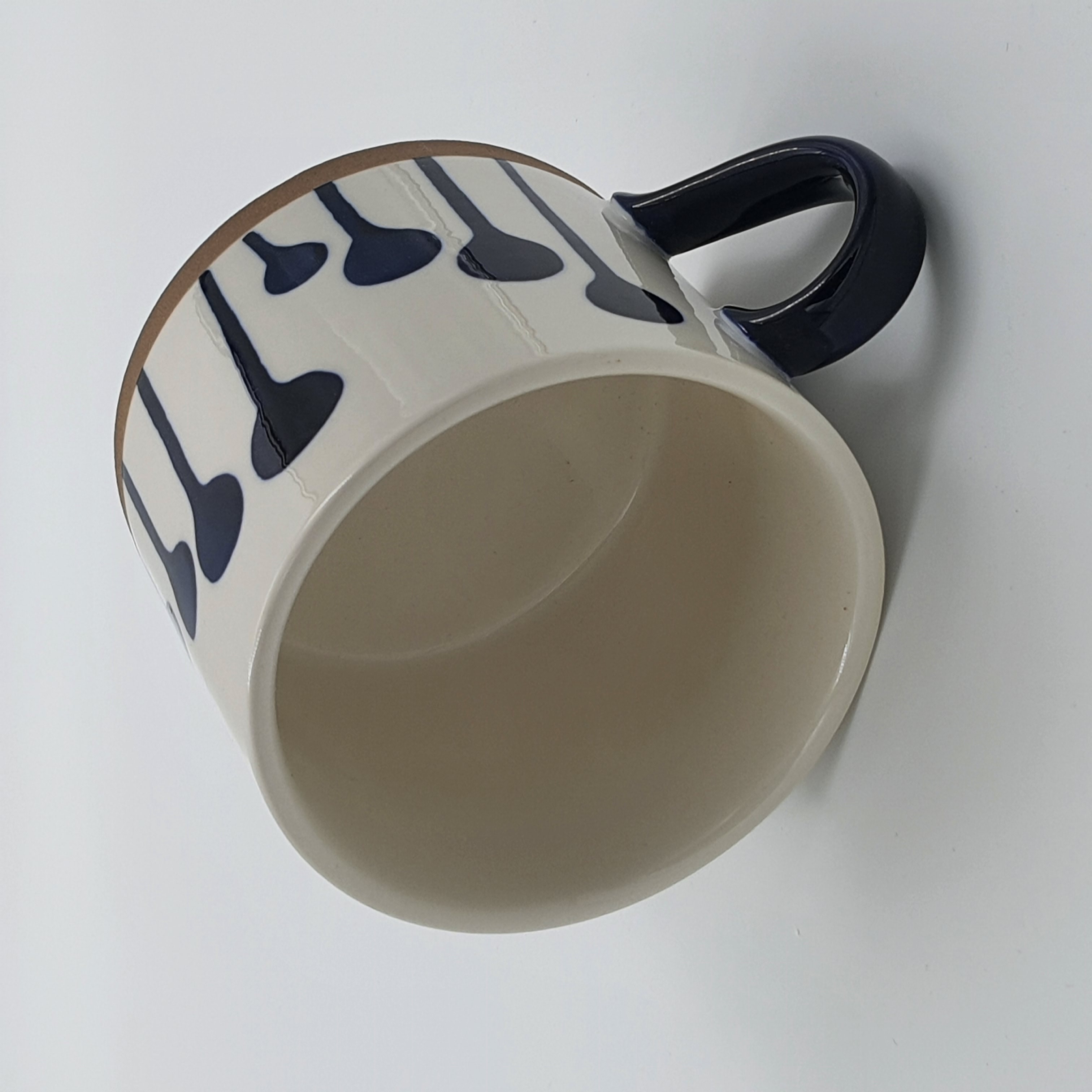Durable Ceramic Mug with Geometric Lines