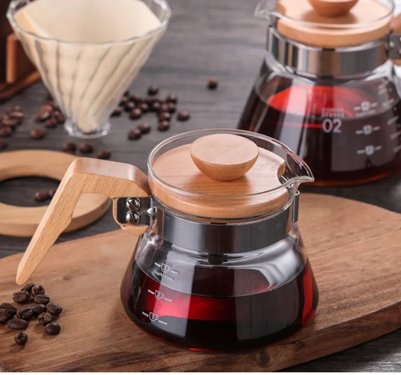 وعاء قهوة زجاجي أنيق بمقبض خشبي