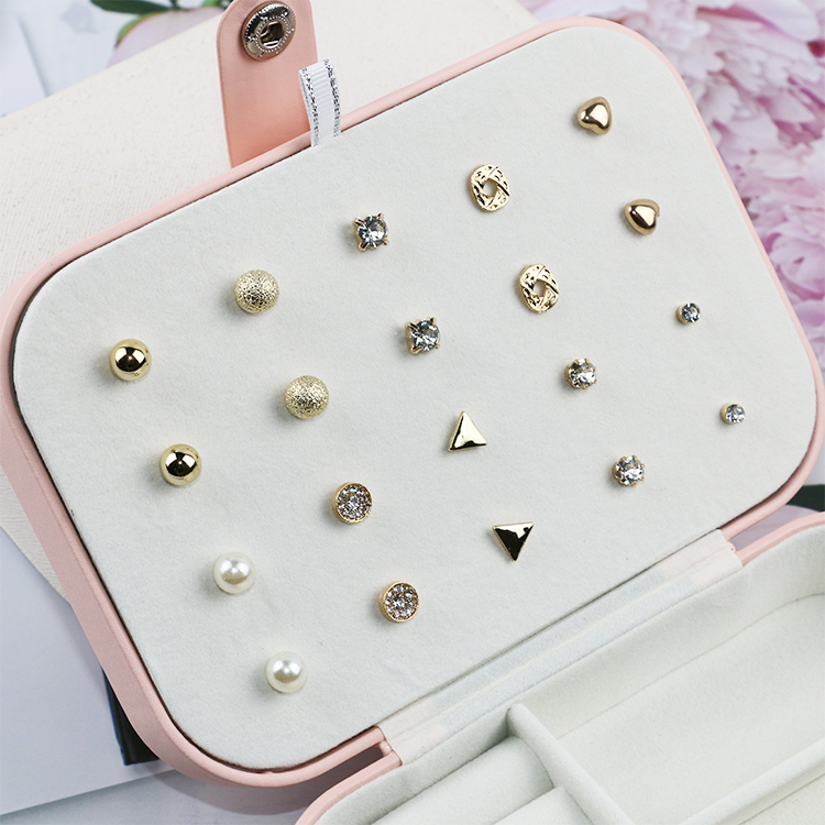  Scratch-resistant to protect your jewelry shine