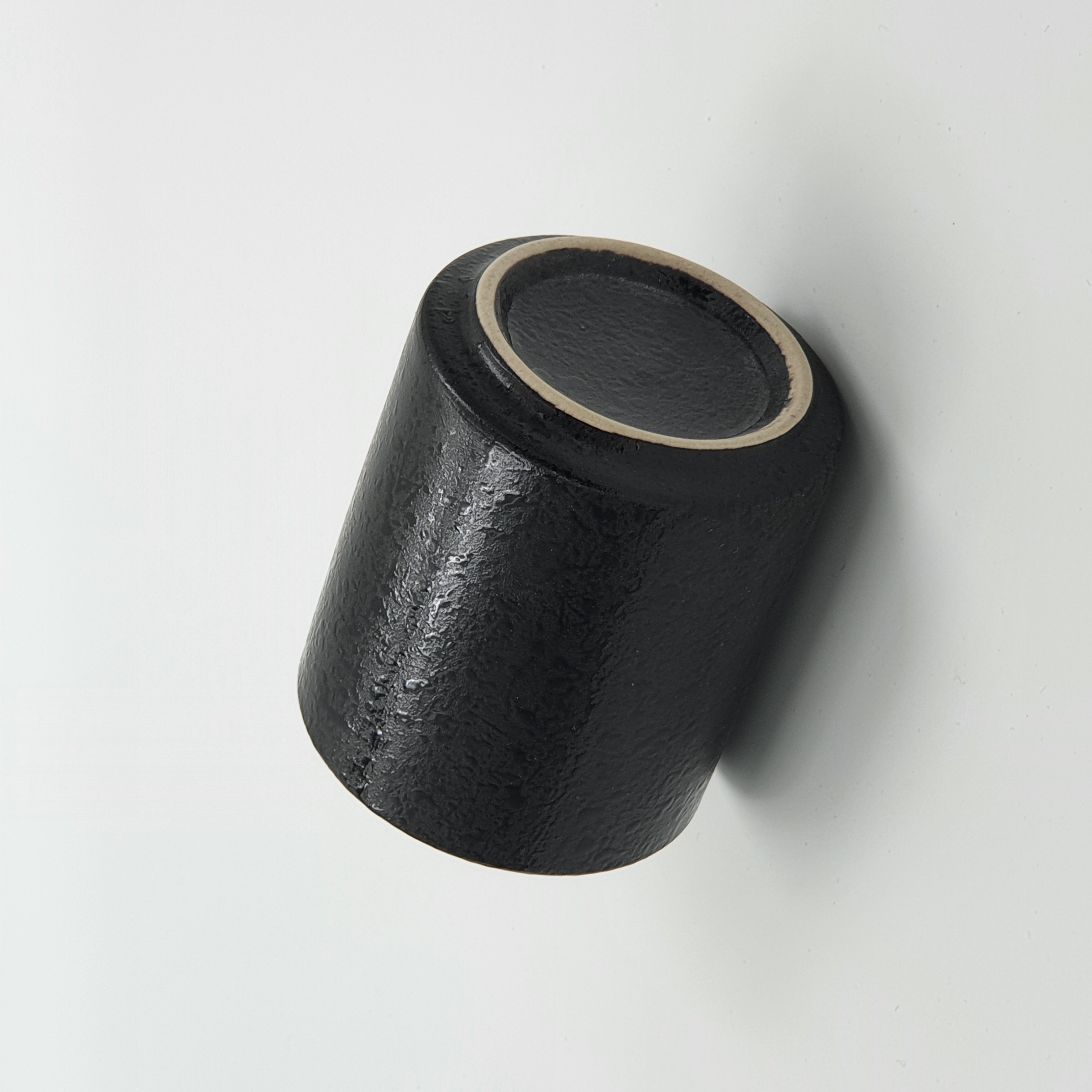 Practical design for easy cleaning and daily use