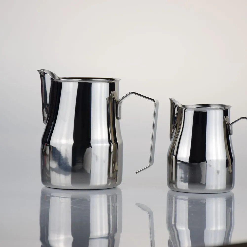 Stainless steel pitcher with heat-isolating comfy handle