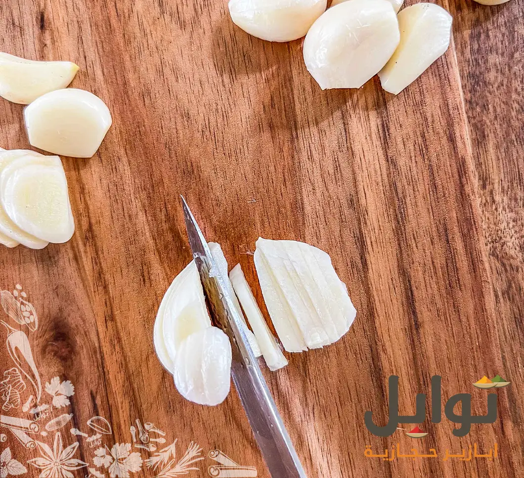 أضف لمسة مميزة لمأكولاتك مع شرائح الثوم المجففة - جودة عالية