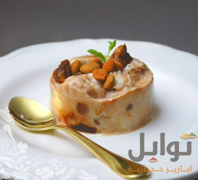 وصفة حلى شرقي بحمر جاوي - مهلبية كريمية مزينة بقطع التمر الهندي الإندونيسي واللوز