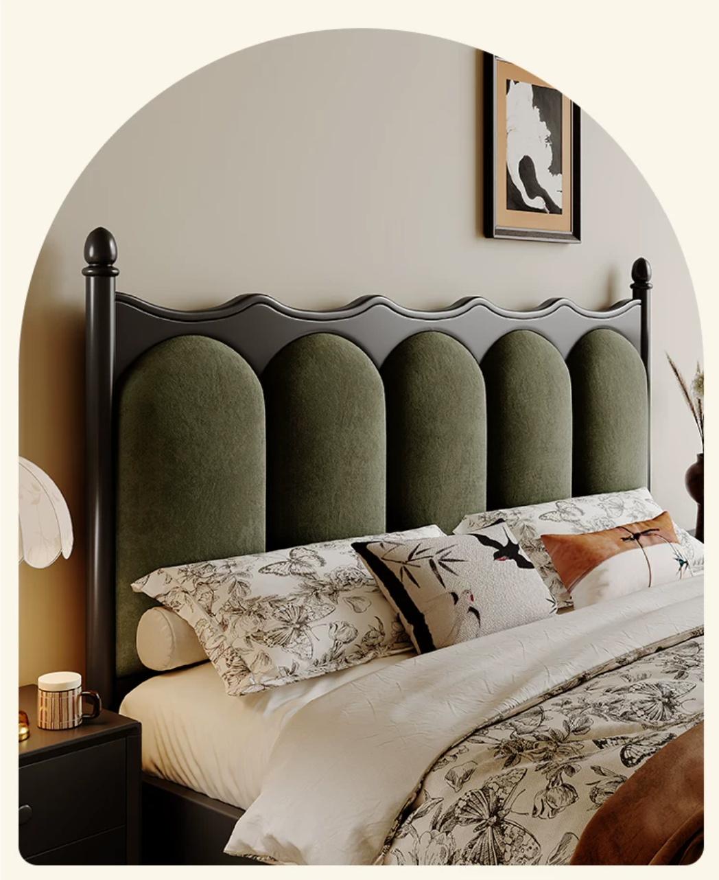  A wooden bed is Hwanlisin 