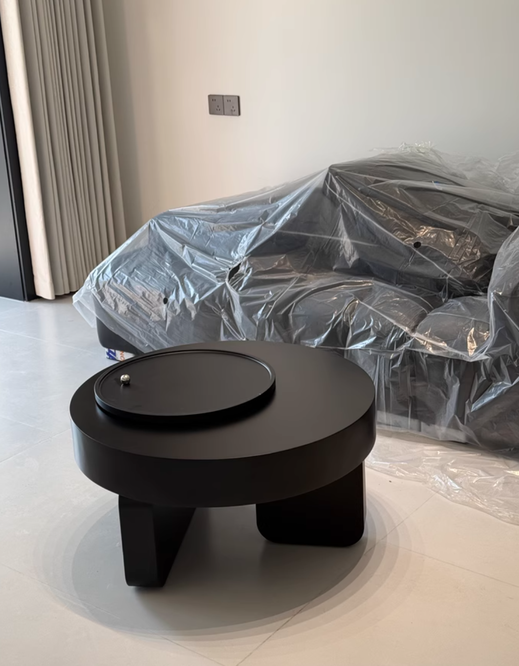  Round coffee table 