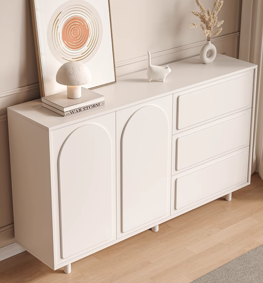  Built-in storage cupboard 