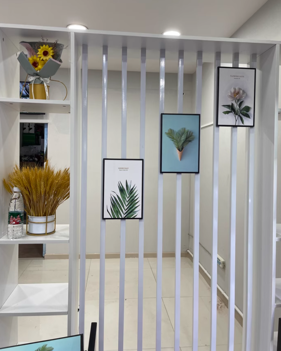  Partitioned cupboard with shelves 