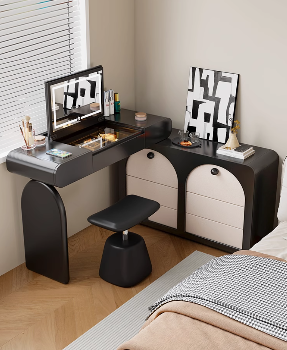 Built-in dressing table with cabinet, berth and mirror 