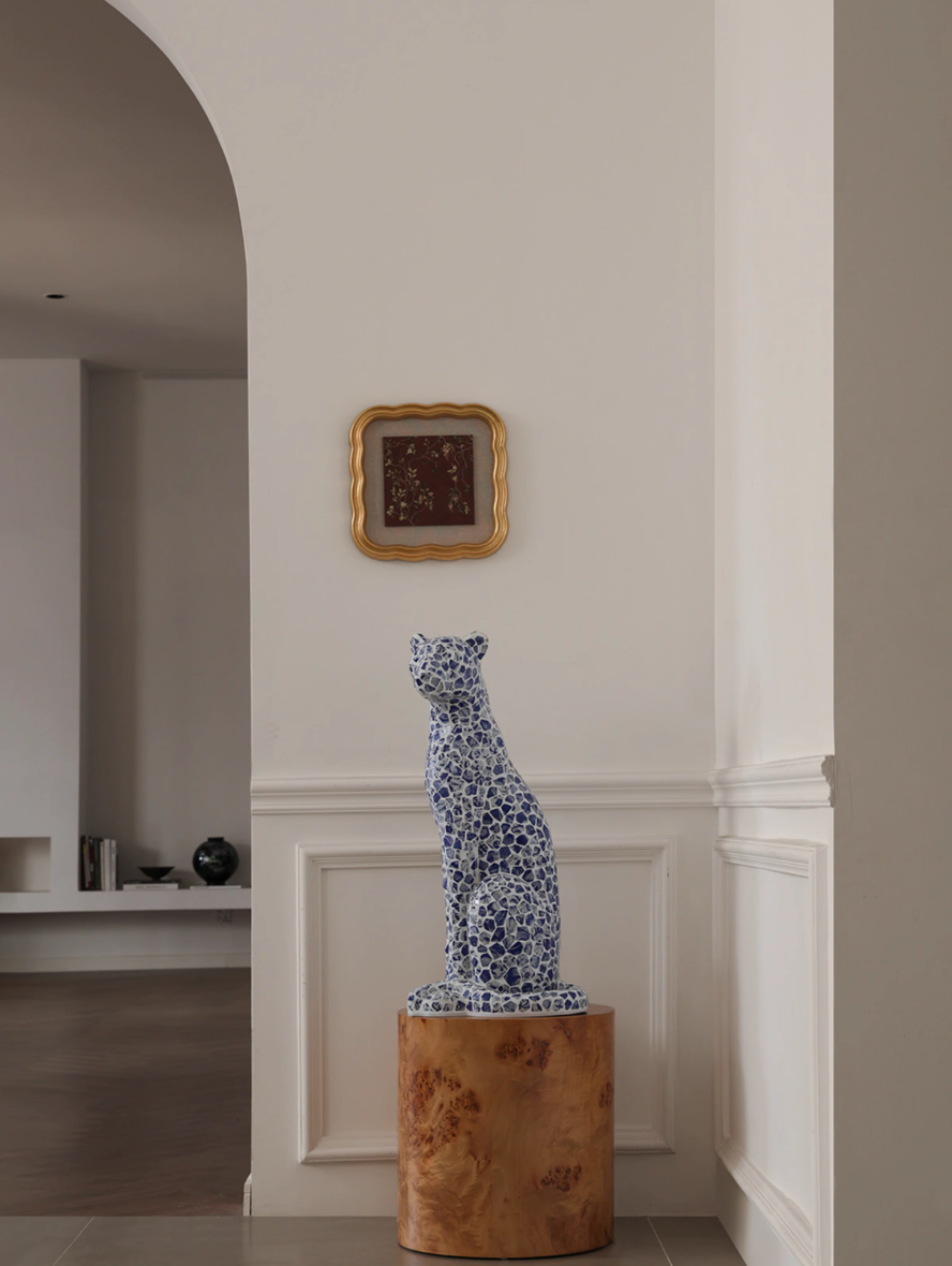  Leopard-shaped decor 