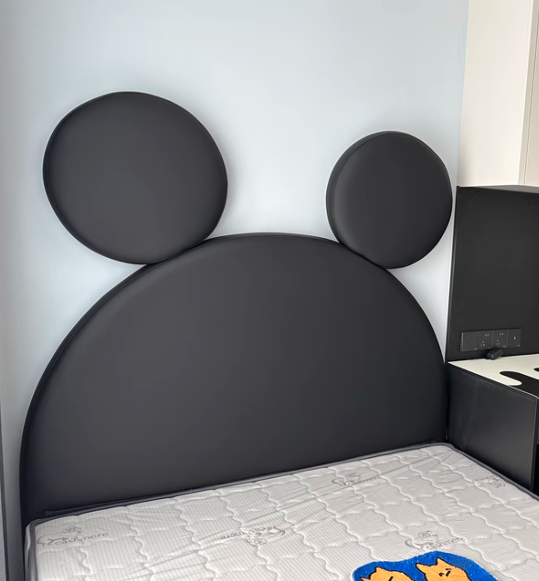  Mickey Mouse floating bed 