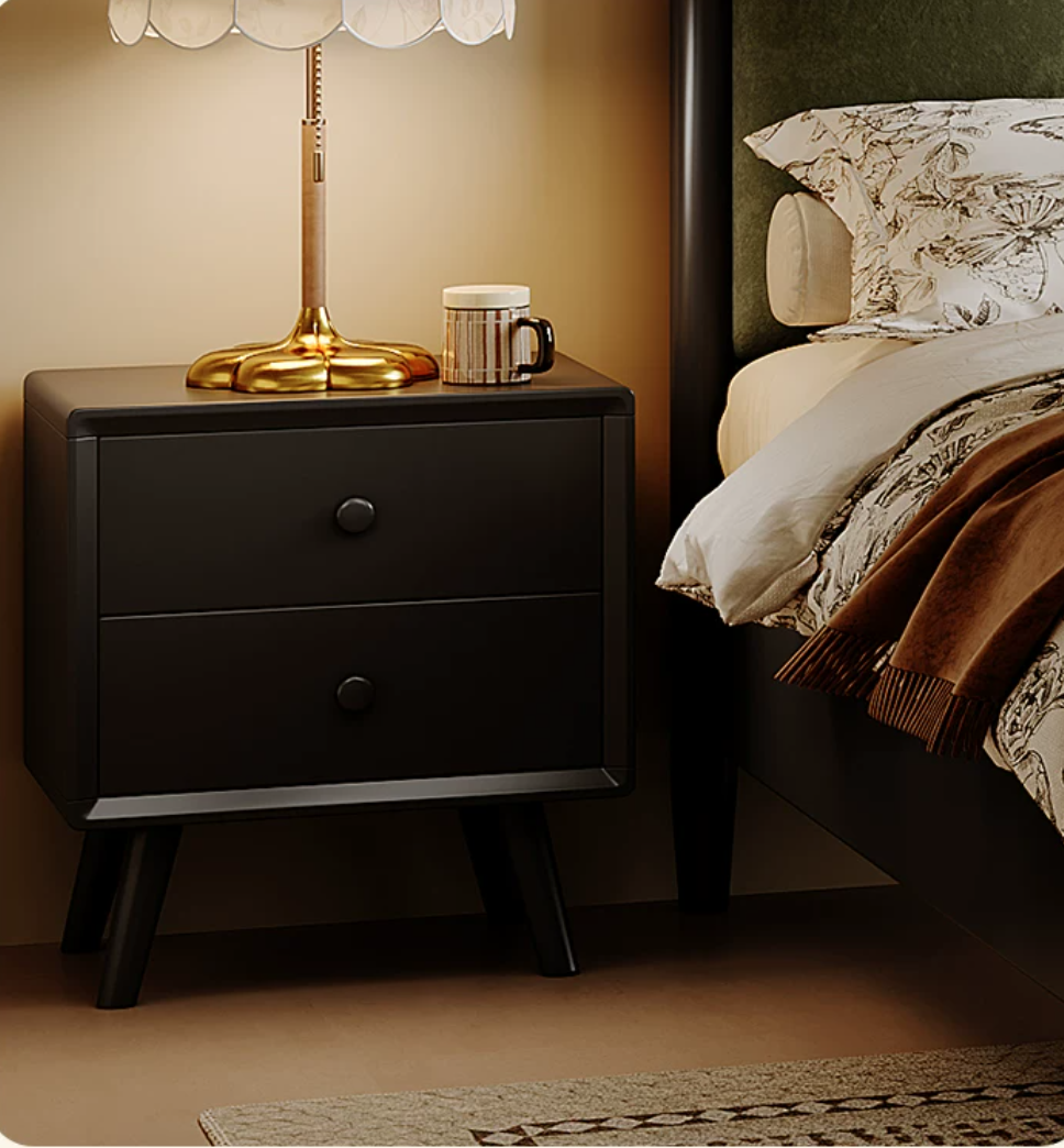  A wooden bed is Hwanlisin 