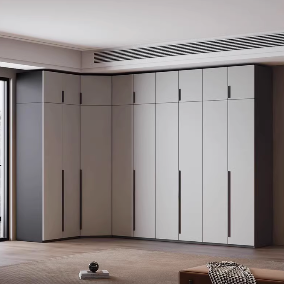  Wardrobe of multiple sizes 