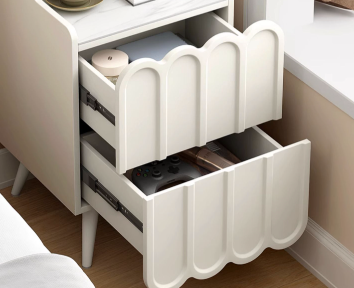  Creamy wardrobe 