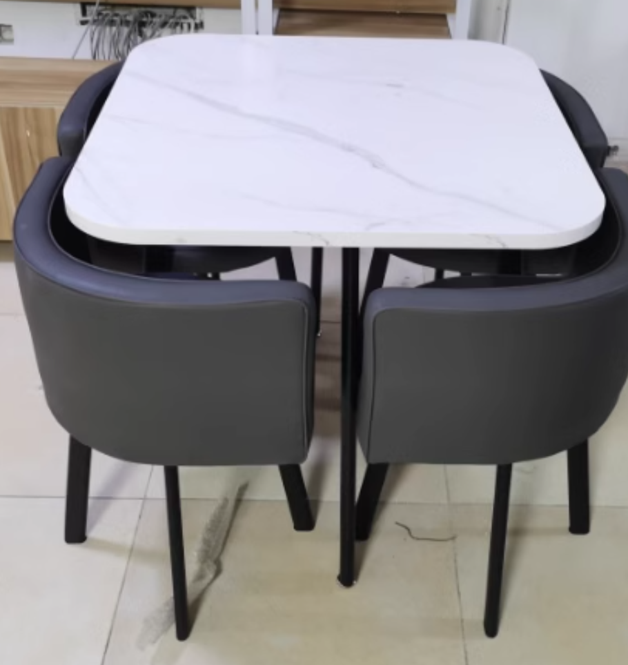  Built-in dining table with 4 chairs 